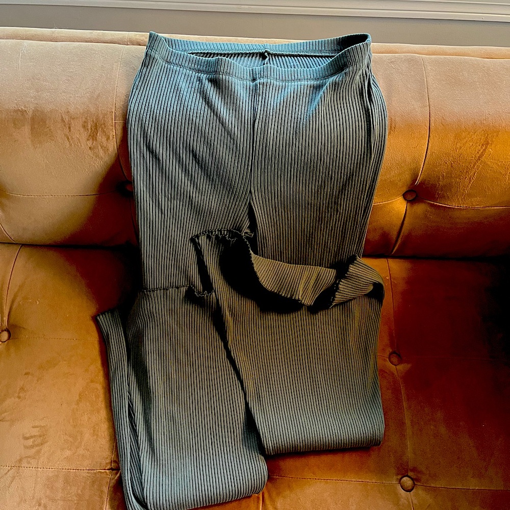 Aerie Ribbed High Waisted Super Flare Pants. Size Large (Long) Athletic Wide leg